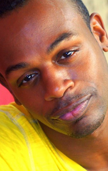 Актер Дэннис Томас IV