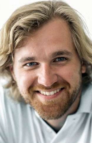 Актер Артемий Егоров