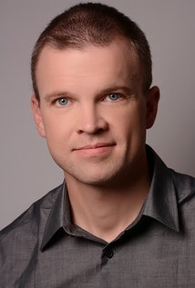 Актер Lee Kemp