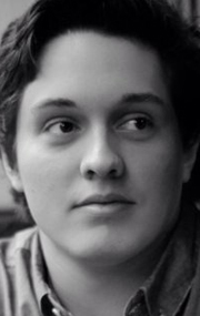 Актер Джош Шерер