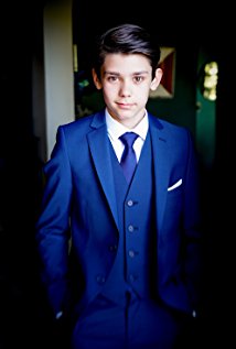 Актер Льюис МакГоун