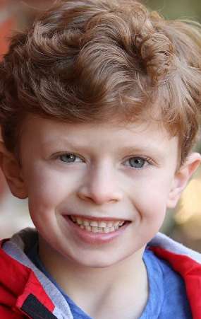 Актер Логан Смит