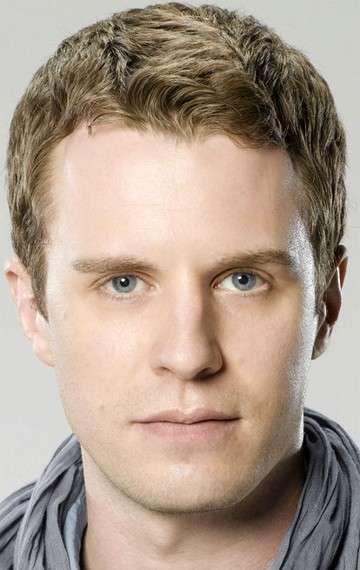 Актер Люк Мэбли