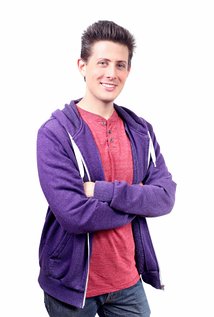 Актер Найки Колдер