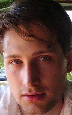 Актер Павел Пономарев