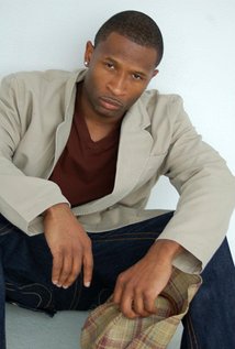 Актер Уэйн Берли