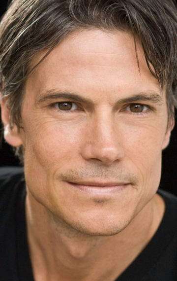 Актер Камерон Бэнкрофт