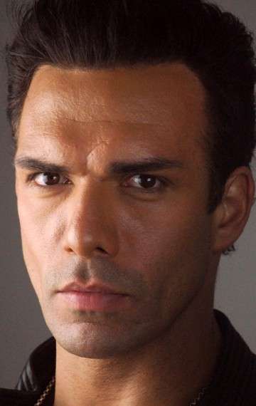 Актер Даррен Шалави