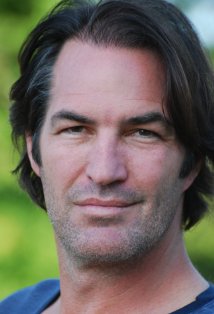 Актер Гленн Эннис