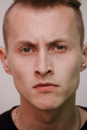 Актер Роман Колотухин