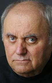 Актер Грег Льюис