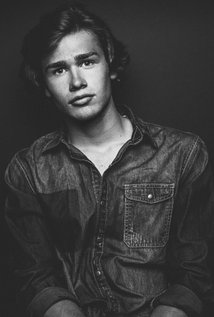 Актер Майлз Строммен