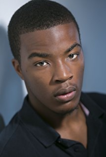 Актер Daniel Ezra