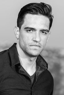 Актер Николас Уокер