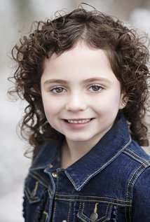 Актер Иззи Коффи