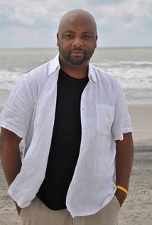 Актер Montr&eacute; Everett