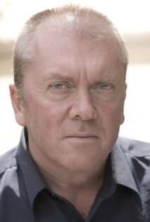 Актер Даг Боулз