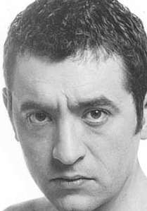 Актер Ксавьер Эстевес