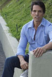 Актер Джеймс Костас