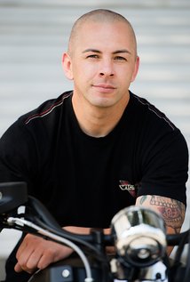 Актер Тони Карбахал