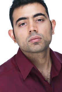 Актер Омар Кхан