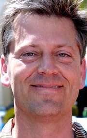 Актер Крэйг Бартлетт