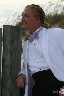 Актер Russ Isles