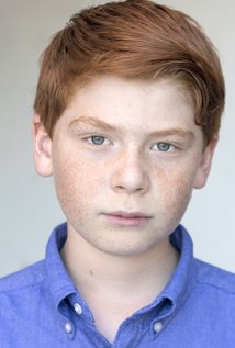 Актер Карсон Холмс