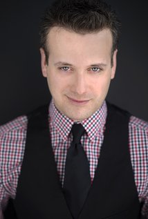 Актер Саймон МакИнтайр