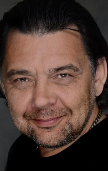 Актер Виктор Овсянников