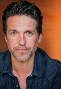 Актер Майк Пауэрс