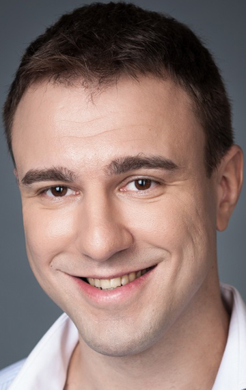 Актер Евгений Олейник