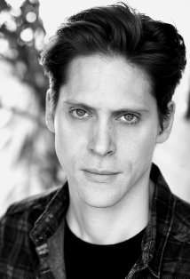 Актер Нейл Ньюбон