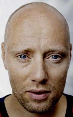 Актер Аксель Хенни