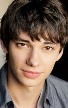 Актер Девон Бостик