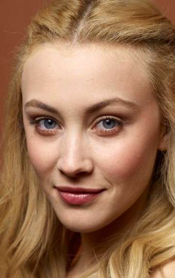 Актер Сара Гадон