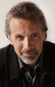 Актер Майкл Райли