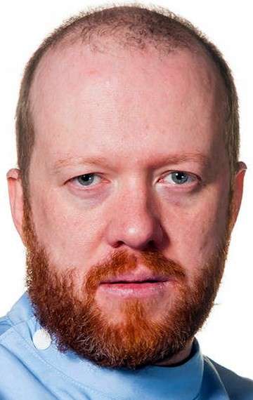 Актер Стив Орам