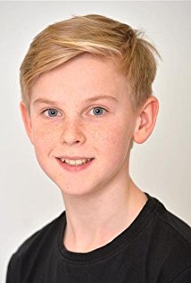 Актер Adam Mitchell