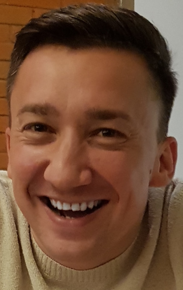Актер Денис Пирожков