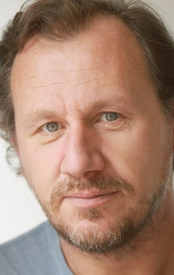 Актер Эндрю Грэйнджер