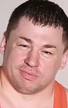 Актер Илья Уткин