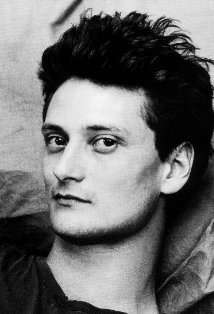 Актер Дэвид Биркин