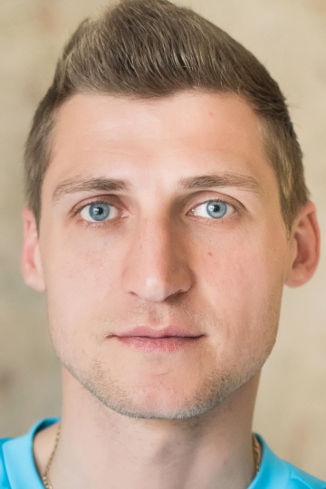 Актер Владислав Хатаженков