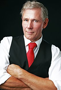 Актер Стив Броад