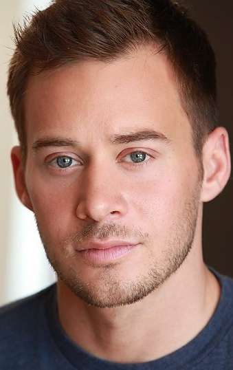 Актер Марти Дью