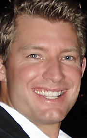 Актер Хэнк Амос