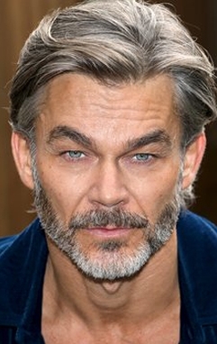 Актер Джим Шилд