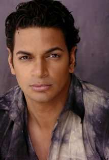 Актер Крис Логан