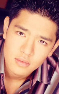 Актер Камерон Ли